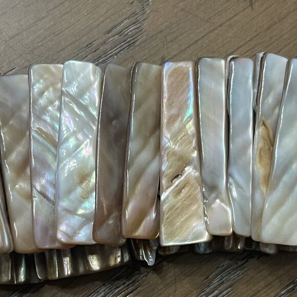 Abalone Mother of Pearl Stretch Bracelet Neutral Natural Beachy Boho Jewelry - Picture 2 of 5